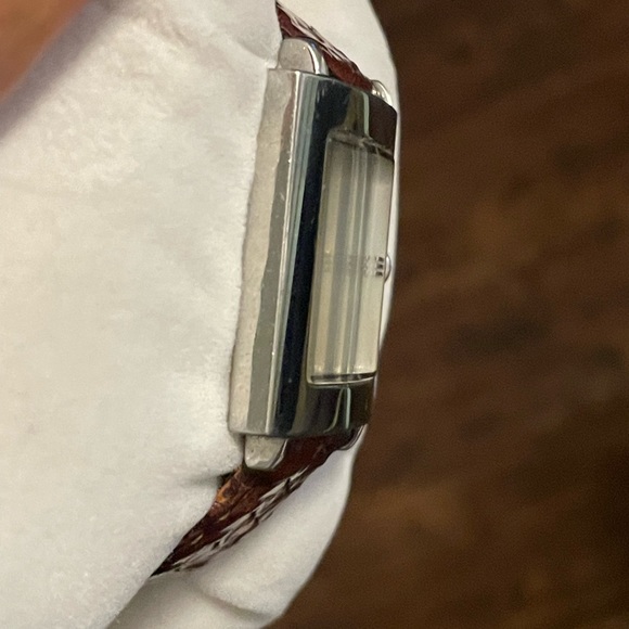 GIVENCHY PARIS Attitude Line Mother Of Pearl dial Watch. - Picture 5 of 12